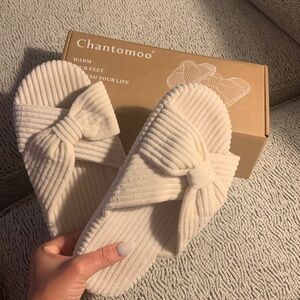 Chantomoo Slippers - Size 9-10 - NEVER WORN